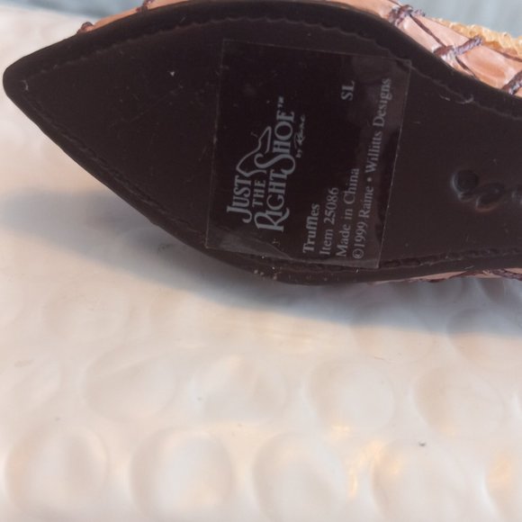 Just The Right Shoe By Raine Truffles Mini Figurine 25086 - Picture 9 of 9
